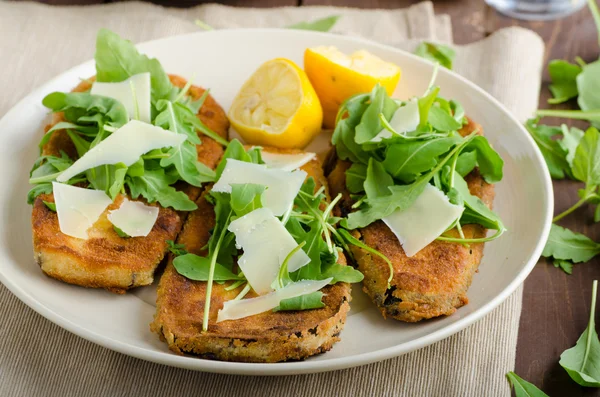 Fried breaded eggplant with salad — Stock Photo, Image