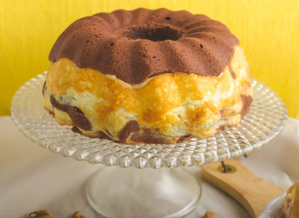Пирог с маком и плюшевые булочки — стоковое фото