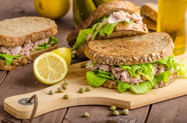 Tonijn sandwich — Stockfoto