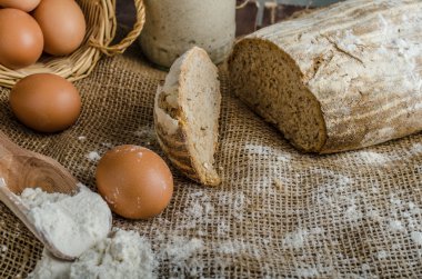 Evde pişmiş ekmek maya çavdar üzerinden