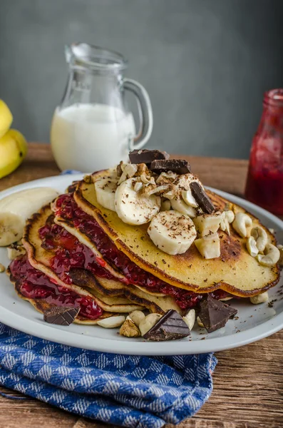 Frittelle fatte in casa con marmellata di ribes — Foto Stock