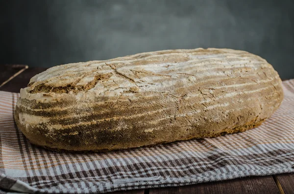 Домашний хлеб из ржаного теста — стоковое фото