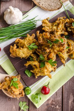 çıtır soğan bhajis