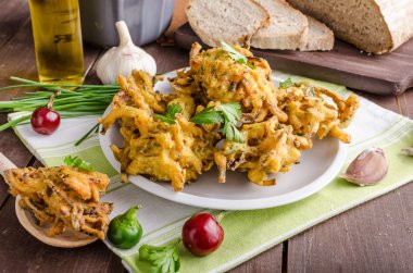 çıtır soğan bhajis