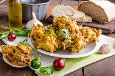 çıtır soğan bhajis