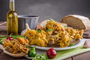 çıtır soğan bhajis
