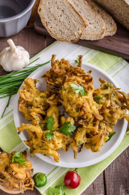 çıtır soğan bhajis
