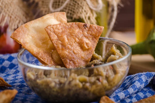 Homemade tortilla chips with garlic and eggplant dip — Stock Photo, Image