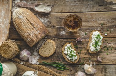 Ev yapımı ekmek spread ile