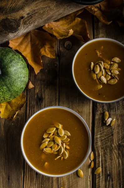 Halloween-Kürbissuppe — Stockfoto