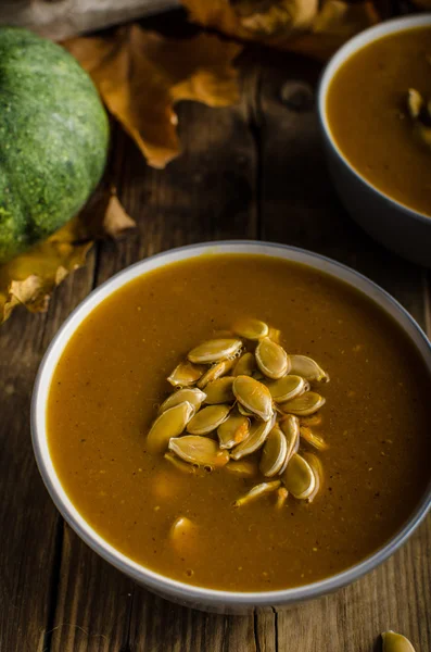 Halloween-Kürbissuppe — Stockfoto