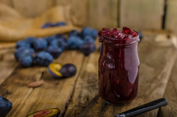 Inländische Zwetschgenmarmelade — Stockfoto