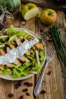 Izgara tavuk salatası Waldort