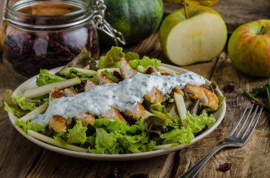 Izgara tavuk salatası Waldort