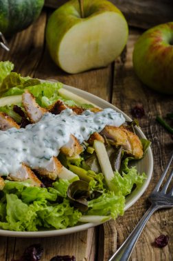 Izgara tavuk salatası Waldort