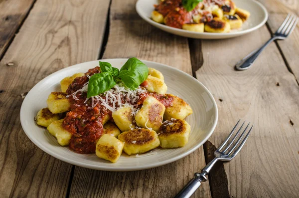 Homemade gnocchi with tomato sauce — Stock Photo, Image