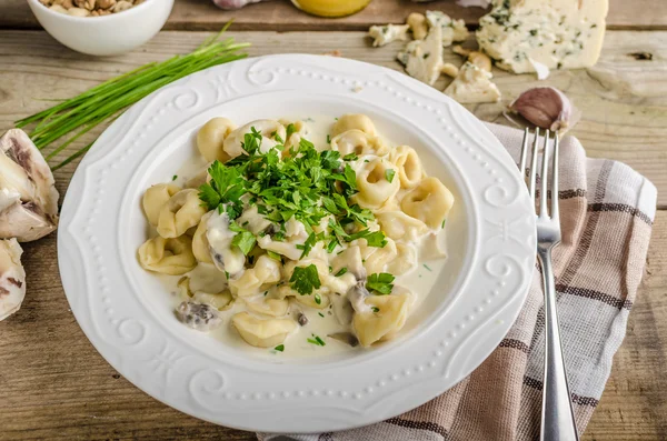 Tortellini with blue cheese sauce