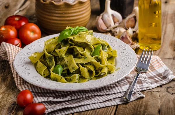 Pasta with basil pesto — Stock Photo, Image