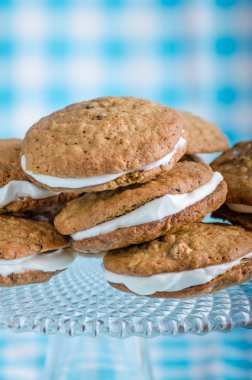 Ev yapımı yulaflı kremalı pasta kurabiye