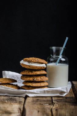 Ev yapımı yulaflı kremalı pasta kurabiye