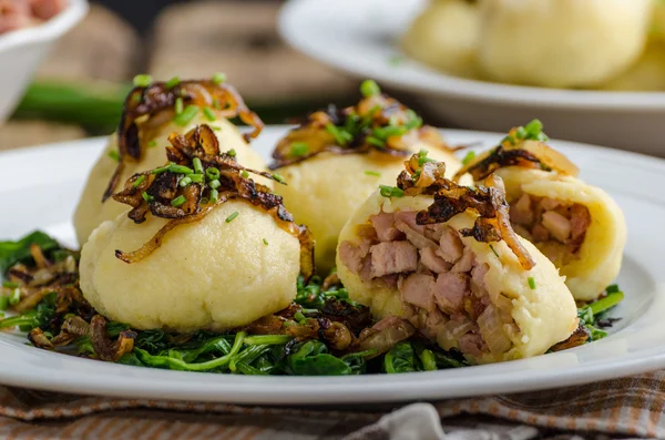 Albóndigas de patata rellenas con ahumado — Foto de Stock