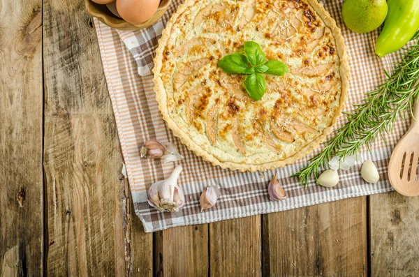 Queijo recheado de quiche francês e peras — Fotografia de Stock