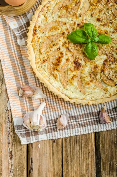 Французский пирог с сыром и грушами — стоковое фото