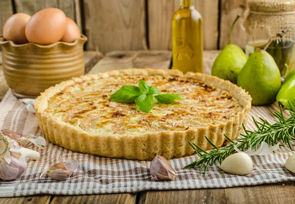 Queijo recheado de quiche francês e peras — Fotografia de Stock