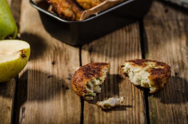 Hassas armut ve mavi peynirli gözleme