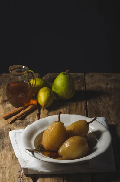 Çay ve tarçın sırlı armut — Stok fotoğraf