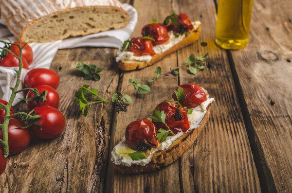 Homemade sourdough bread with roasted tomatoes