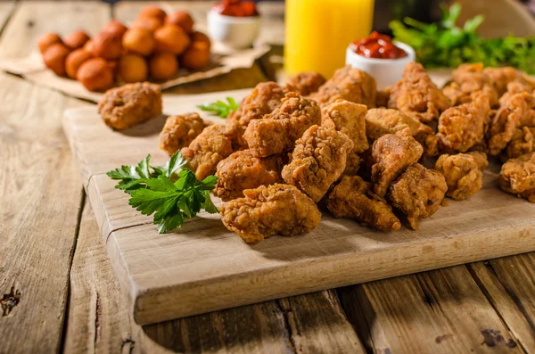 Deliciosas palomitas de pollo — Foto de Stock