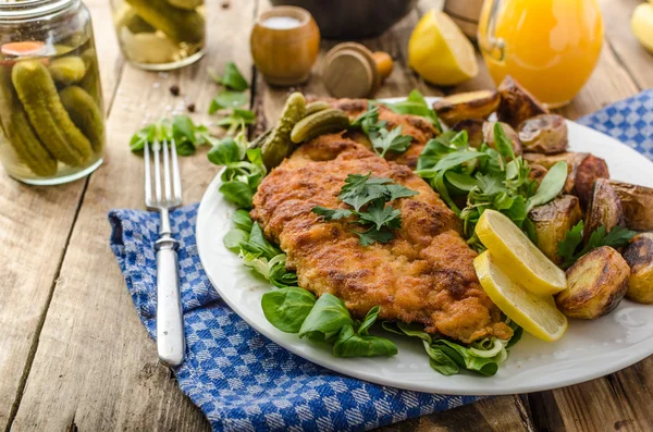 Wiener Schnitzel, lezzetli şnitzel — Stok fotoğraf