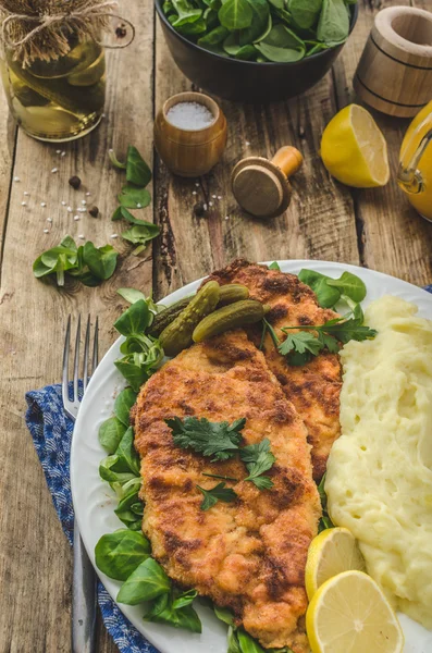 Wiener Schnitzel, leckeres Schnitzel — Stockfoto