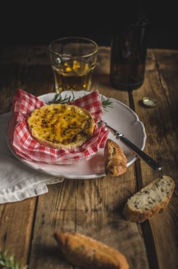 Bira ile ızgara peyniri