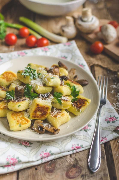 Crispy fried gnocchi — Stock Photo, Image