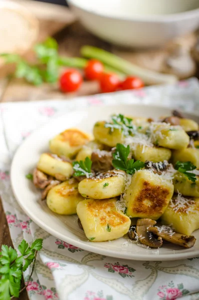 Crispy fried gnocchi — Stock Photo, Image