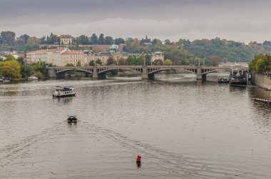 Charles Köprüsü'nden bak