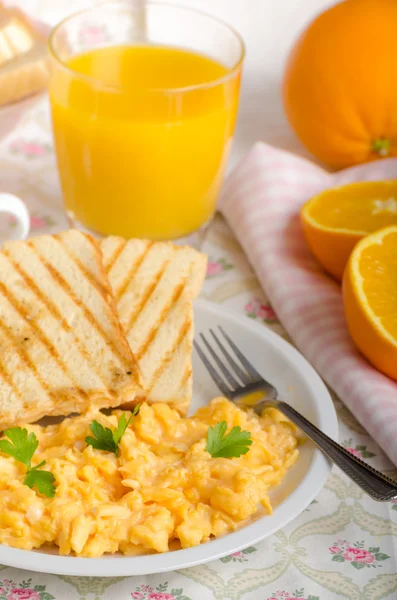 Desayuno delicioso por la mañana —  Fotos de Stock