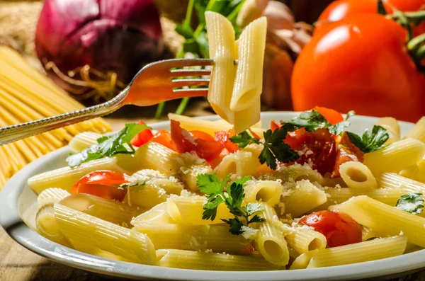 Delicious pasta with tomatoes — Stock Photo, Image