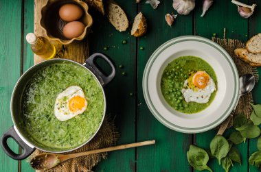 Genç bezelye çorbası