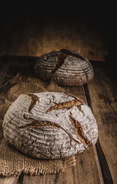 Zelfgemaakt zuurdesembrood — Stockfoto