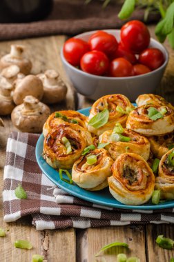 Pizza salyangoz puf böreği