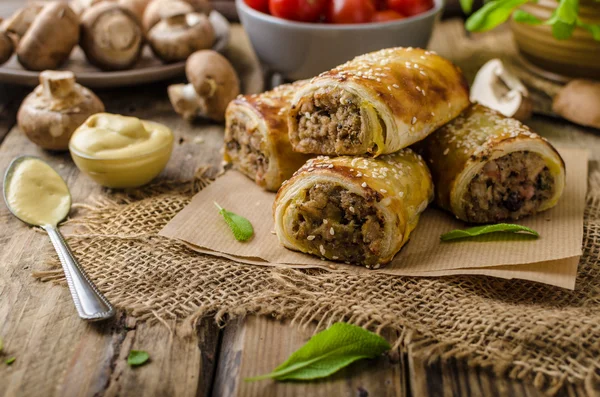 Λουκάνικο Roll νόστιμα recepy — Φωτογραφία Αρχείου