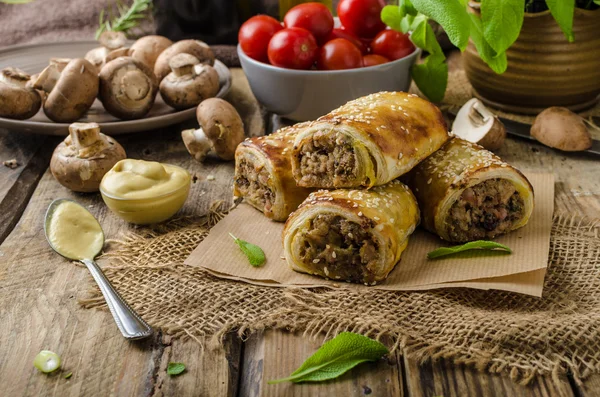 Λουκάνικο Roll νόστιμα recepy — Φωτογραφία Αρχείου