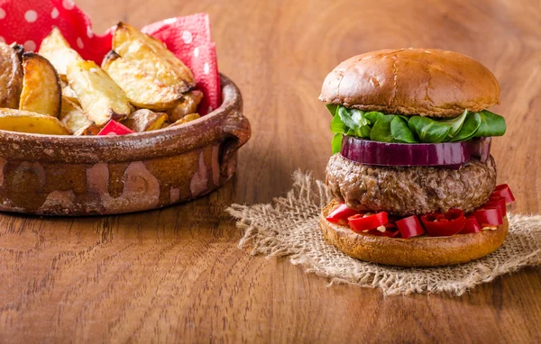 고추와 쇠고기 햄버거 — 스톡 사진
