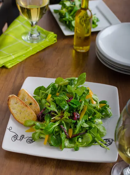 Salad with arugula and peppers — Stock Photo, Image