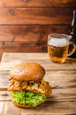 Balık ve cips hamburger