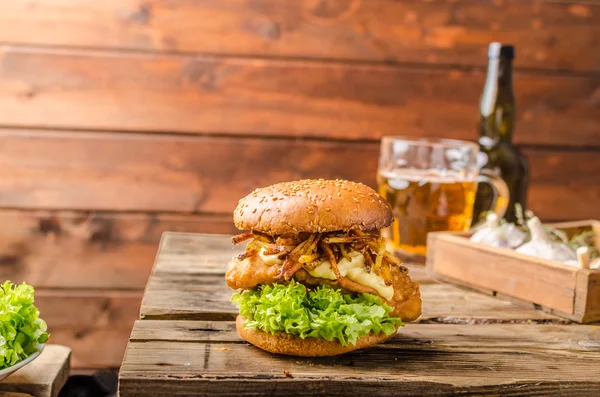 Hamburger di pesce e patatine fritte — Foto Stock