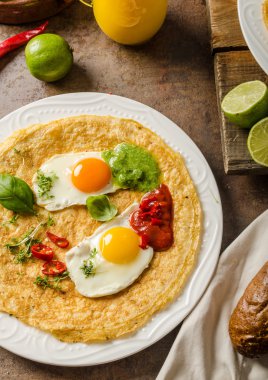 Huevos divorciados - tortilla üzerinde yumurta